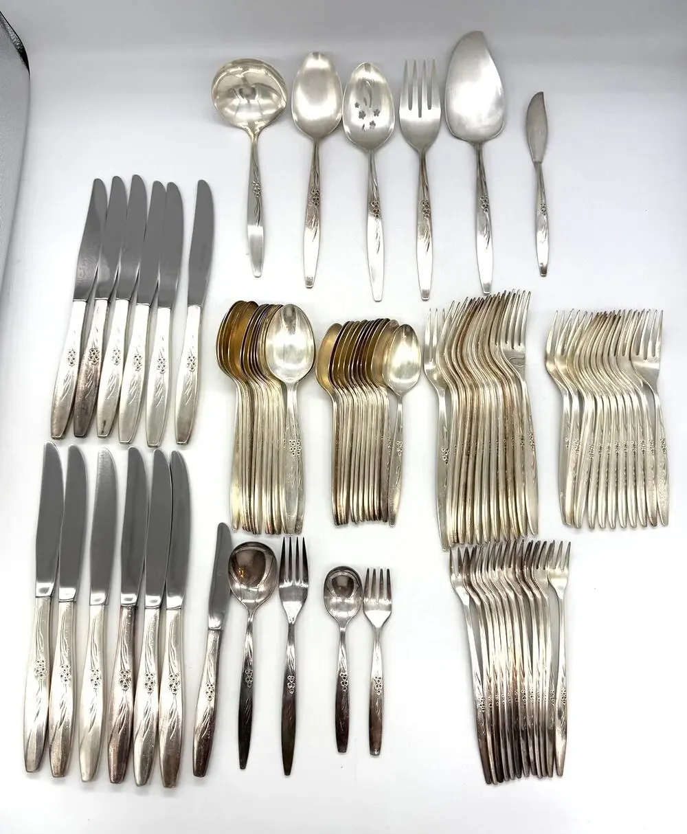 Oneida Community Silver Plate Enchantment Gentle Rose Set of 83 Pieces Flatware